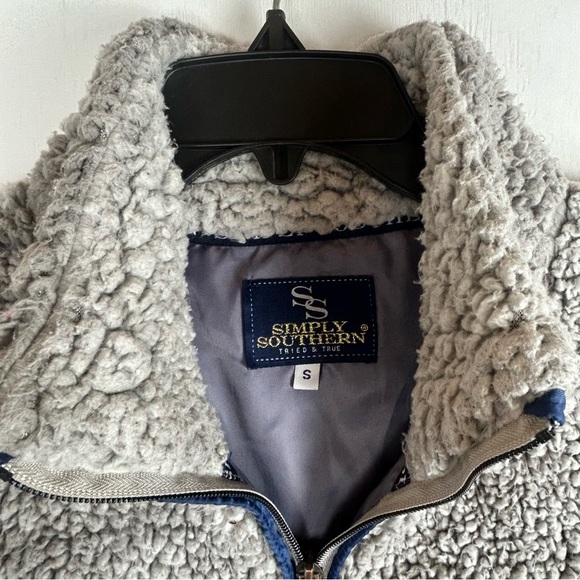 Simply southern Women’s faux fur vest size small lined gray - Picture 4 of 16